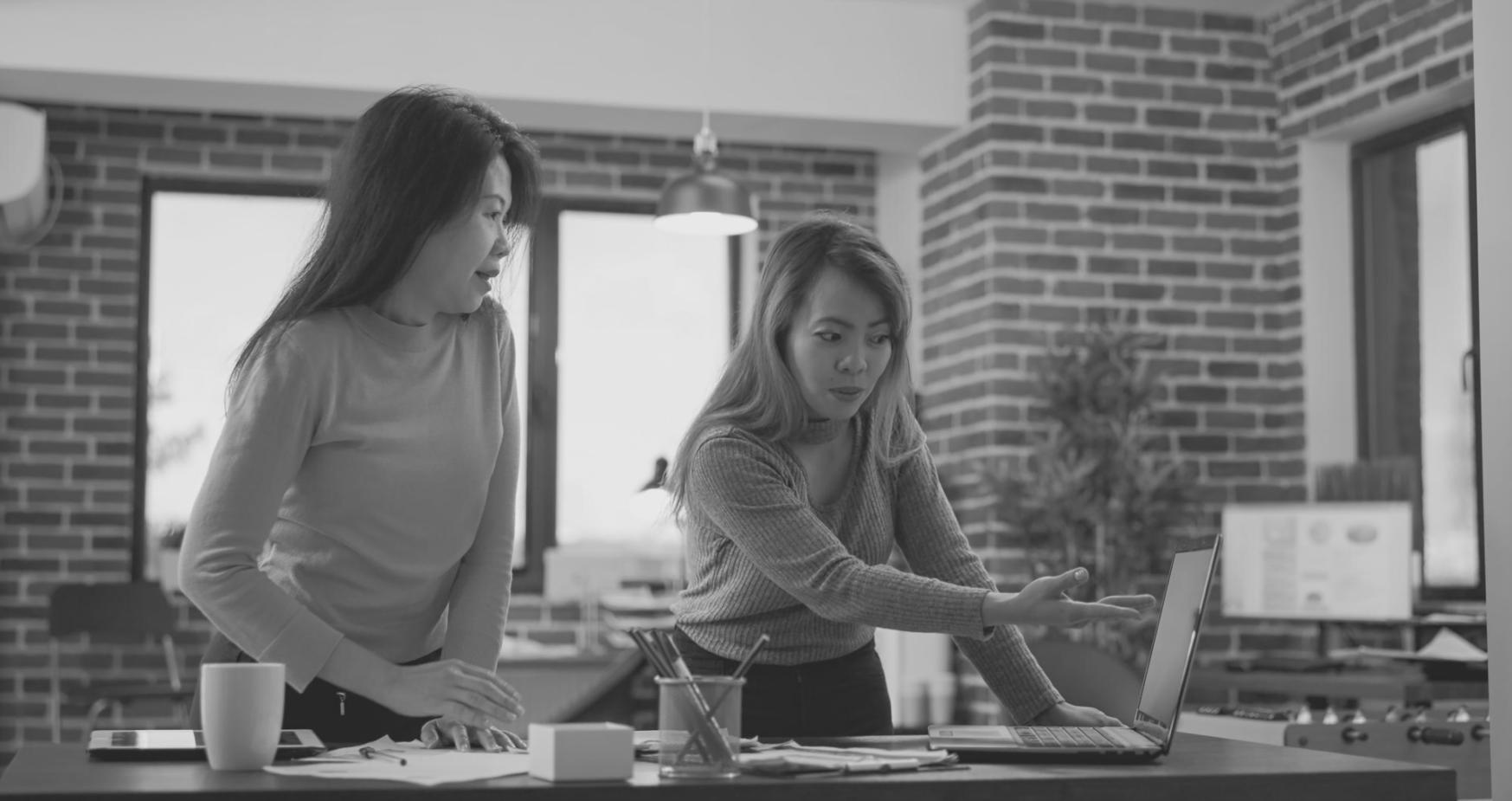 Consultation financière personnalisée avec graphiques d'investissement